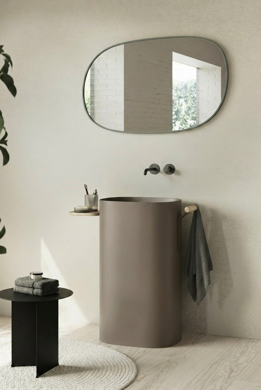 Szabadonálló mosdó, belső és külső színezéssel